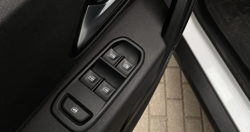 Dacia Duster cena 39900 przebieg: 152000, rok produkcji 2020 z Gdańsk małe 172